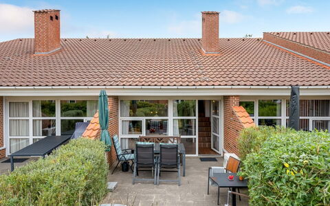 Melle - 500M from the Sea: Dak, Huis, Huis, Verblijf, Deur, Siding, Dek, Veranda, Plank, Hardwood