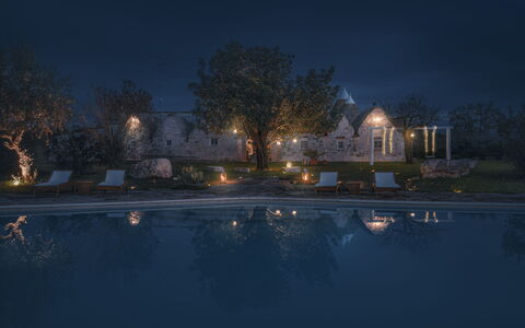 Trulli Experience, Pool, Monopoli: Nacht, Zwembad, Landgoed, Schemer, Avond, Reflectie, Middernacht, Landschap Verlichting, Landscaping, Werf
