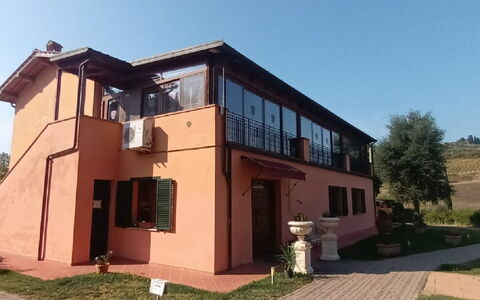 Tenuta Borgo al Sole: Huis, Deur, Balkon, Villa