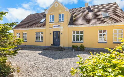 Goti - 850M from the Sea: Dak, Huis, Huis, Verblijf, Deur, Siding, Dek, Veranda, Plank, Hardwood