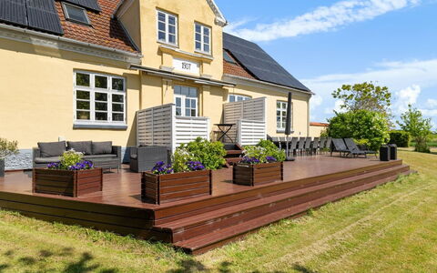 Goti - 850M from the Sea: Dak, Huis, Huis, Verblijf, Deur, Siding, Dek, Veranda, Plank, Hardwood
