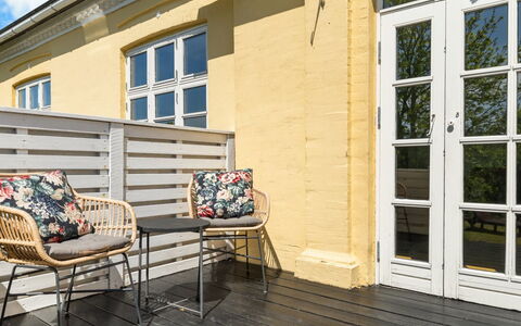 Goti - 850M from the Sea: Dak, Huis, Huis, Verblijf, Deur, Siding, Dek, Veranda, Plank, Hardwood