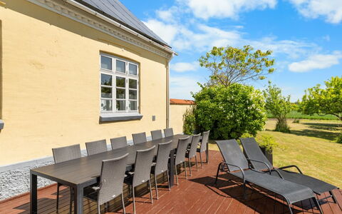 Goti - 850M from the Sea: Dak, Huis, Huis, Verblijf, Deur, Siding, Dek, Veranda, Plank, Hardwood