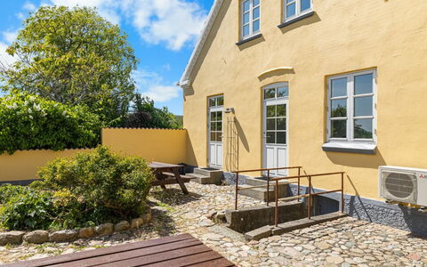 Goti - 850M from the Sea: Dak, Huis, Huis, Verblijf, Deur, Siding, Dek, Veranda, Plank, Hardwood