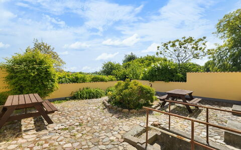 Goti - 850M from the Sea: Dak, Huis, Huis, Verblijf, Deur, Siding, Dek, Veranda, Plank, Hardwood