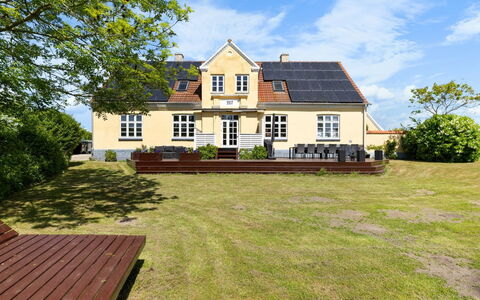 Goti - 850M from the Sea: Dak, Huis, Huis, Verblijf, Deur, Siding, Dek, Veranda, Plank, Hardwood