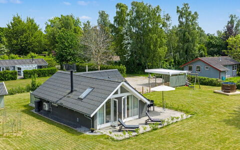 Hielm - 490M from the Sea: Huis, Huis, Dak, Verblijf, Landgoed, Gazon, Tuin, Landscaping, Boerderij, Werf