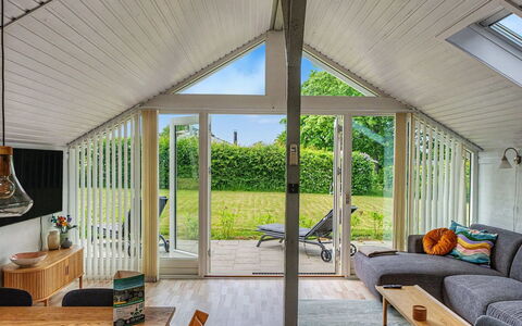 Hielm - 490M from the Sea: Hout, Plafond, Interieur Ontwerp, Flooring, Verdieping, Huis, Woonkamer, Stoel, Hardwood, Houten Vloer