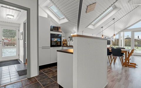 Hielm - 490M from the Sea: Flooring, Hout, Verdieping, Plafond, Interieur Ontwerp, Houten Vloer, Keuken, Countertop, Kamer, Lichte Inrichting
