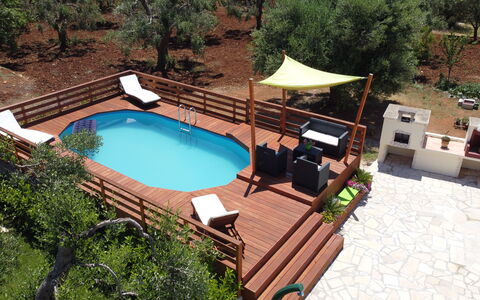 Villa Antony: Hout, Zwembad, Meubilair, Buitenmeubels, Beits, Dek, Toevlucht, Schaduw, Stoel, Hardwood