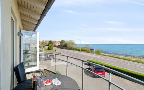 Juna - 50M from the Sea: Blauw, Verblijf, Huis, Huis, Boerderij, Landgoed, Siding