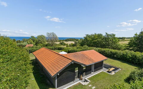 Karlotta - 500M from the Sea: Dak, Huis, Huis, Verblijf, Landgoed, Schaduw, Boerderij, Gazon, Veranda, Landscaping
