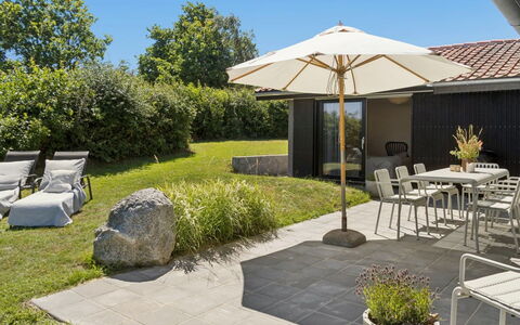 Karlotta - 500M from the Sea: Buitenmeubels, Meubilair, Tuin, Schaduw, Paraplu, Stoel, Landscaping, Buitentafel, Backyard, Flagstone
