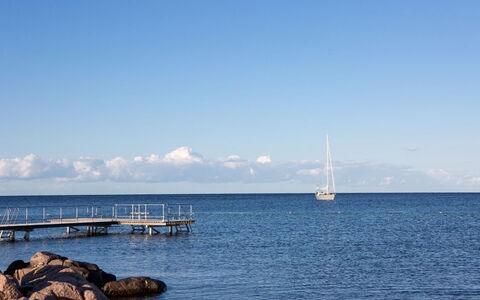 Karlotta - 500M from the Sea: Blauw, Water, Horizon, Zee, Kust En Oceanic Landvormen, Wolk, Oceaan, Kust, Boot