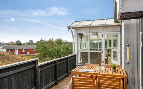 Hanne - 750M from the Sea: Meubilair, Hout, Interieur Ontwerp, Flooring, Verdieping, Stoel, Kamer, Plafond, Woonkamer, Appartement