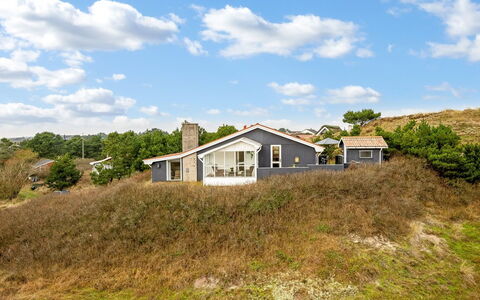 Hanne - 750M from the Sea: Meubilair, Hout, Interieur Ontwerp, Flooring, Verdieping, Stoel, Kamer, Plafond, Woonkamer, Appartement