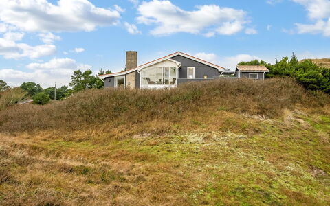 Hanne - 750M from the Sea: Meubilair, Hout, Interieur Ontwerp, Flooring, Verdieping, Stoel, Kamer, Plafond, Woonkamer, Appartement