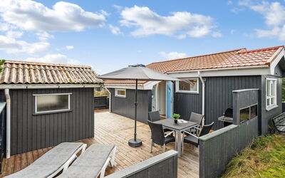 Hanne - 750M from the Sea