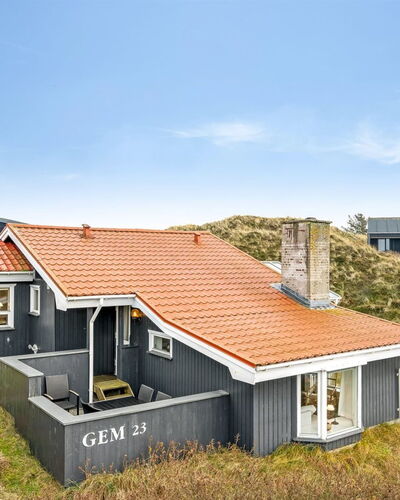 Hanne - 750M from the Sea