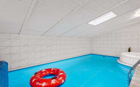 Mena - 10Km from the Sea: Meubilair, Hout, Interieur Ontwerp, Flooring, Verdieping, Stoel, Kamer, Plafond, Woonkamer, Appartement