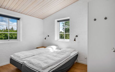 Merit - 3.2Km from the Sea: Hout, Huis, Verdieping, Plafond, Slaapkamer, Hardwood, Bed Frame, Bed, Plank, Beits