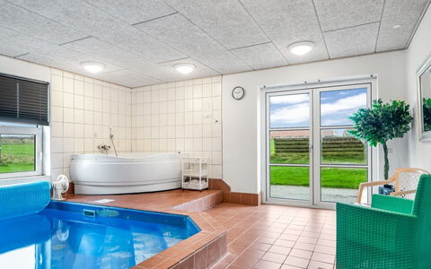 Siljana - 200M from the Sea: Meubilair, Hout, Interieur Ontwerp, Flooring, Verdieping, Stoel, Kamer, Plafond, Woonkamer, Appartement
