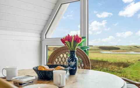 Siljana - 200M from the Sea: Meubilair, Hout, Interieur Ontwerp, Flooring, Verdieping, Stoel, Kamer, Plafond, Woonkamer, Appartement