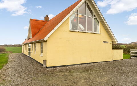 Siljana - 200M from the Sea: Meubilair, Hout, Interieur Ontwerp, Flooring, Verdieping, Stoel, Kamer, Plafond, Woonkamer, Appartement