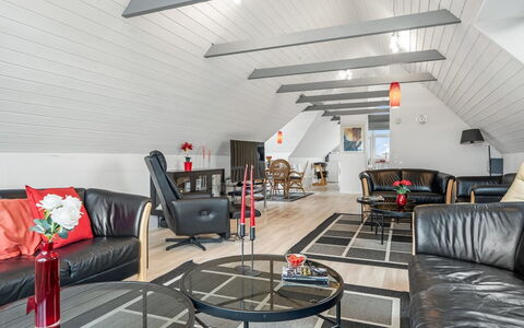 Siljana - 200M from the Sea: Meubilair, Hout, Interieur Ontwerp, Flooring, Verdieping, Stoel, Kamer, Plafond, Woonkamer, Appartement