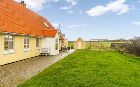 Siljana - 200M from the Sea: Meubilair, Hout, Interieur Ontwerp, Flooring, Verdieping, Stoel, Kamer, Plafond, Woonkamer, Appartement