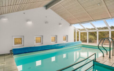 Nimrod - 70M from the Sea: Meubilair, Interieur Ontwerp, Flooring, Verdieping, Plafond, Kamer, Stoel, Tafel, Appartement, Keuken En Eettafel