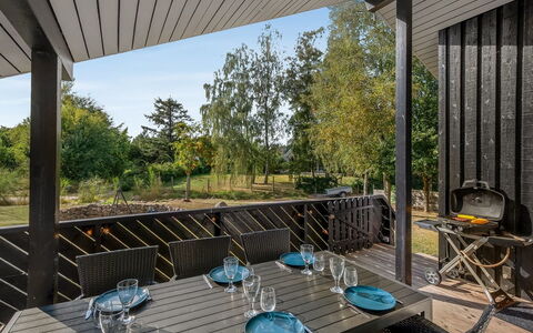 Margrethe - 600M from the Sea: Hout, Meubilair, Stoel, Veranda, Keuken En Eettafel, Huis, Buitenmeubels, Plafond, Buitentafel, Schaduw
