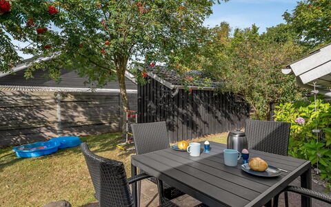 Margrethe - 600M from the Sea: Meubilair, Buitenmeubels, Struik, Tuin, Buitentafel, Stoel, Schaduw, Backyard, Patio