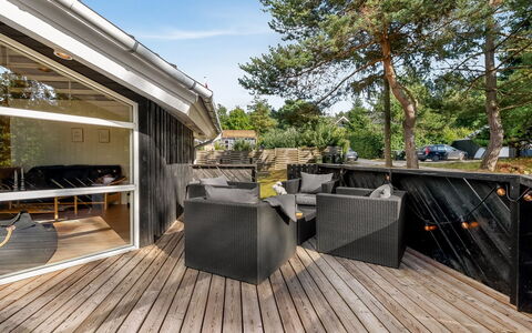Margrethe - 600M from the Sea: Meubilair, Hout, Interieur Ontwerp, Flooring, Verdieping, Stoel, Kamer, Plafond, Woonkamer, Appartement