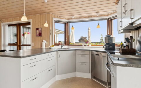 Viggo - 200M from the Sea: Hout, Huis, Veranda, Dek, Hardwood, Dak, Beits, Houten Vloer, Eco Hotel