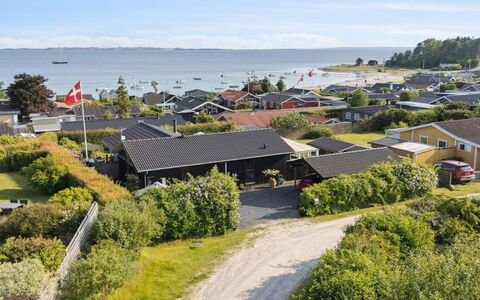 Viggo - 200M from the Sea: Hout, Huis, Veranda, Dek, Hardwood, Dak, Beits, Houten Vloer, Eco Hotel