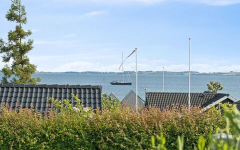 Viggo - 200M from the Sea: Hout, Huis, Veranda, Dek, Hardwood, Dak, Beits, Houten Vloer, Eco Hotel