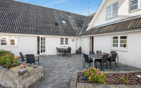 Pauna - 2.5Km from the Sea: Meubilair, Hout, Interieur Ontwerp, Flooring, Verdieping, Stoel, Kamer, Plafond, Woonkamer, Appartement