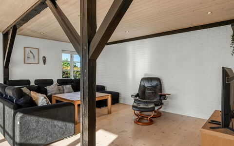 Pauna - 2.5Km from the Sea: Meubilair, Hout, Interieur Ontwerp, Flooring, Verdieping, Stoel, Kamer, Plafond, Woonkamer, Appartement