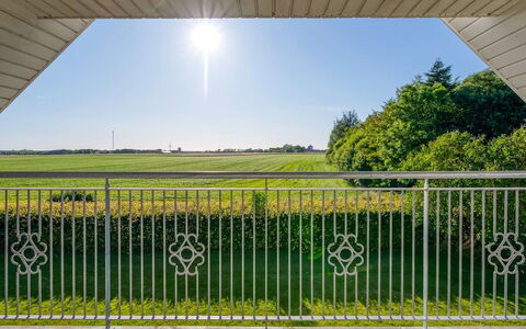 Pauna - 2.5Km from the Sea: Meubilair, Hout, Interieur Ontwerp, Flooring, Verdieping, Stoel, Kamer, Plafond, Woonkamer, Appartement