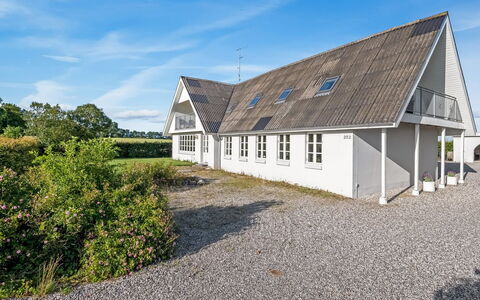 Pauna - 2.5Km from the Sea: Meubilair, Hout, Interieur Ontwerp, Flooring, Verdieping, Stoel, Kamer, Plafond, Woonkamer, Appartement