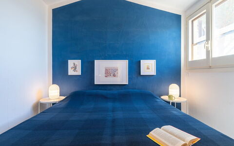 Pellicano: Blauw, Muur, Interieur Ontwerp, Slaapkamer, Flooring, Verdieping, Plafond, Textiel, Bed, Kamer