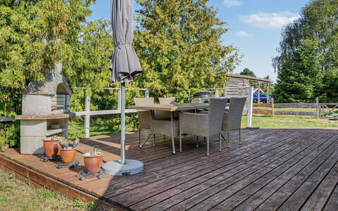 Lycka - 700M from the Sea: Hout, Huis, Veranda, Dek, Hardwood, Dak, Beits, Houten Vloer, Eco Hotel