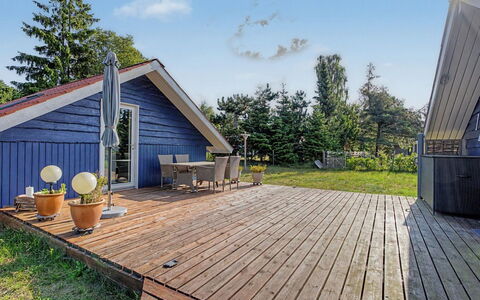 Lycka - 700M from the Sea: Hout, Huis, Veranda, Dek, Hardwood, Dak, Beits, Houten Vloer, Eco Hotel
