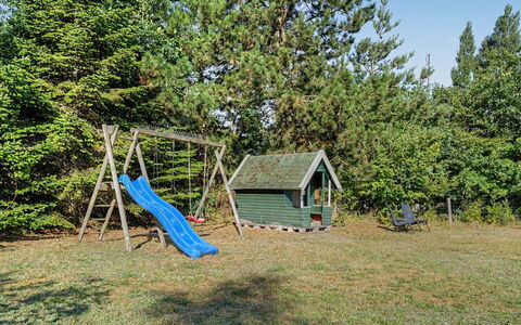 Lycka - 700M from the Sea: Hout, Huis, Veranda, Dek, Hardwood, Dak, Beits, Houten Vloer, Eco Hotel