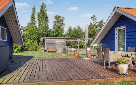 Lycka - 700M from the Sea: Hout, Huis, Veranda, Dek, Hardwood, Dak, Beits, Houten Vloer, Eco Hotel