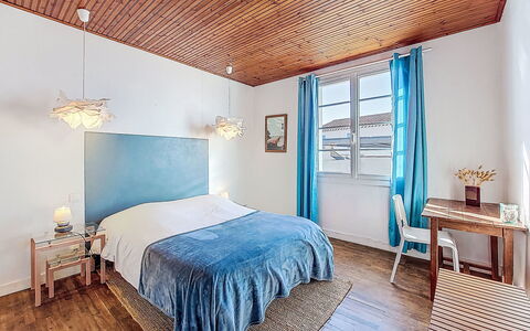 Charme de la Linière: Meubilair, Slaapkamer, Bed, Interieur Ontwerp, Laken, Plafond, Bedding, Verdieping, Linens, Flooring