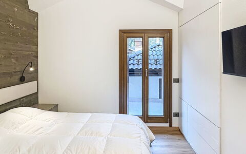 Grual: Hout, Interieur Ontwerp, Slaapkamer, Flooring, Plafond, Verdieping, Meubilair, Bed, Huis, Kamer