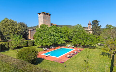 Medieval Castle Living: Vineyards, Swimming Pool &: Landgoed, Tuin, Hacienda, Landscaping, Plantage, Kasteel, Gazon, Haag, Villa, Herenhuis