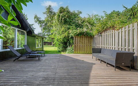 Blandina - 500M from the Sea: Meubilair, Hout, Interieur Ontwerp, Flooring, Verdieping, Stoel, Kamer, Plafond, Woonkamer, Appartement